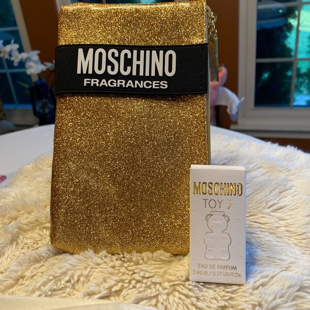 Moschino Set of Golden travel pouch & Toy 2 Parfum